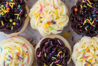Deliciously Simple White Cupcakes