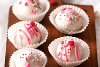 Velvety Red Cake Pop Delights