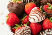 Irresistible Chocolate Dipped Strawberries