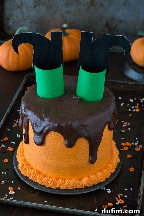This melted witch cake is so fun! It’s the perfect halloween cake!