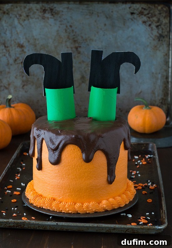 This melted witch cake is so fun! It’s the perfect halloween cake!