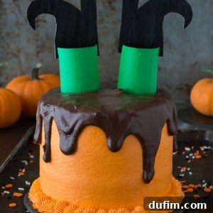 This melted witch cake is so fun! It’s the perfect halloween cake!
